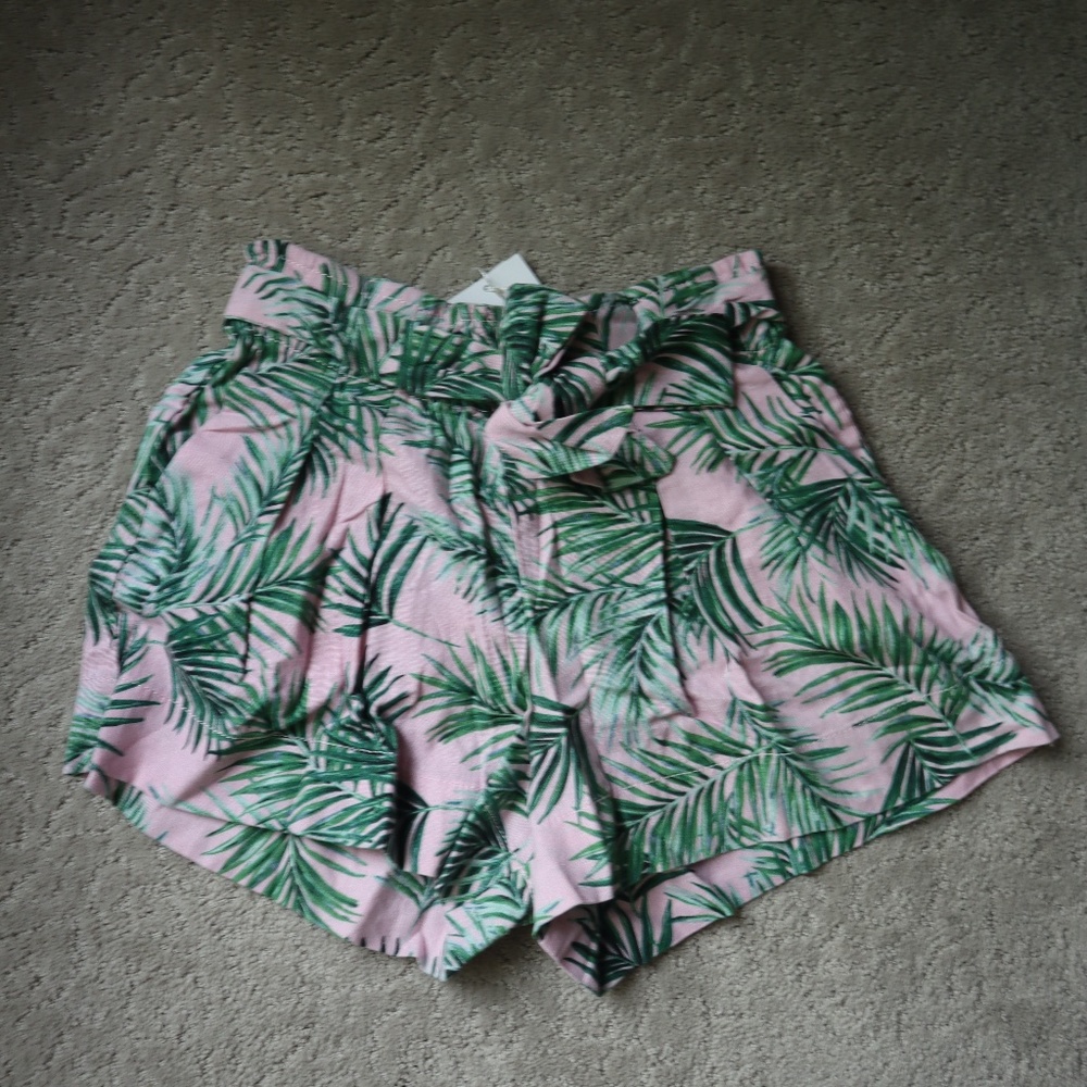 Kensie tropical shorts with tie.